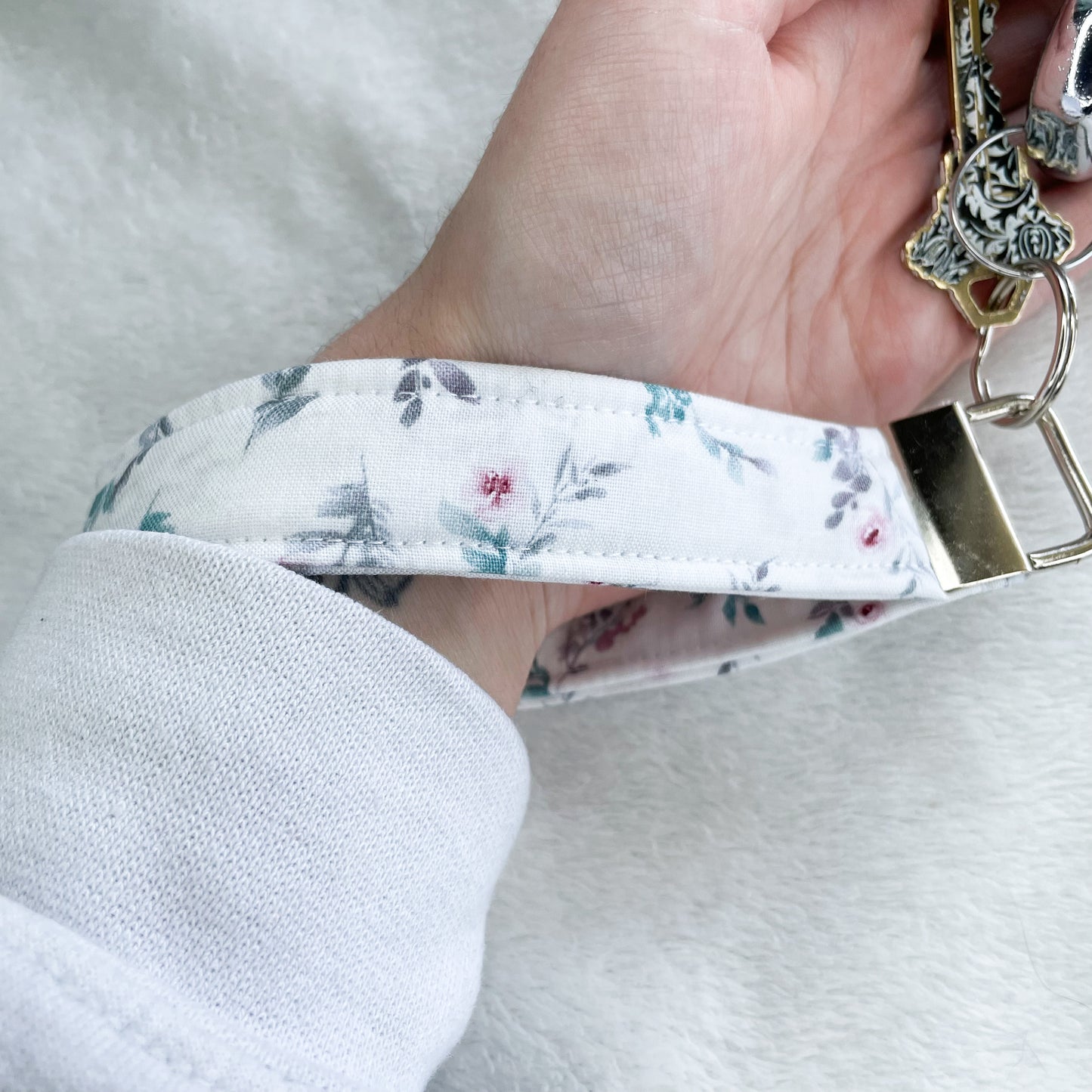 Minimalistic Floral Keychain Wristlet
